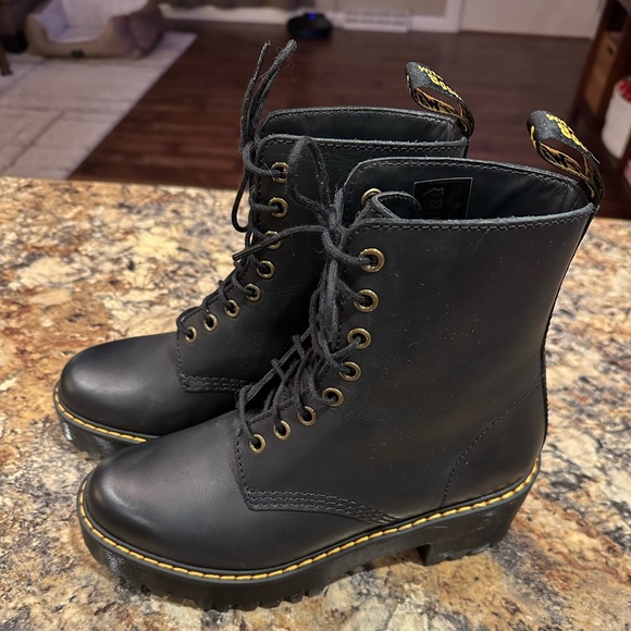 NWOT Women’s dr martens size 7 - Picture 4 of 7
